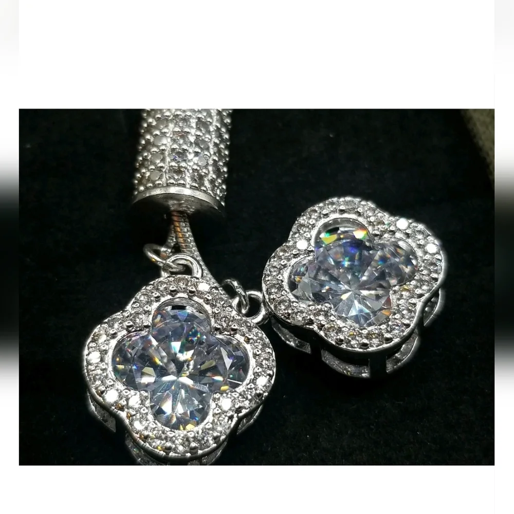 Yozone Women's Four-Leaf Clover Crystal  Pendant Necklace Silver Tone - Picture 3 of 8